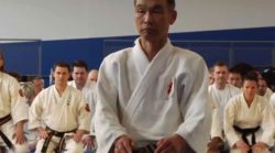 Sensei Washizu Terumi en seiza à l'INSEP