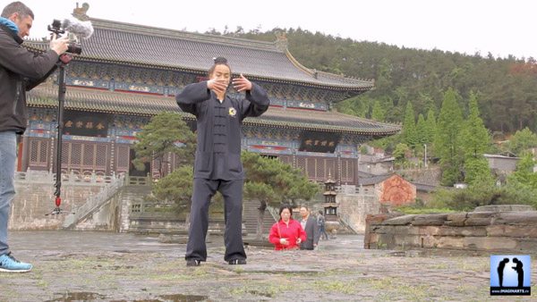 Lionel Froidure en plein tournage à Wudang Shan