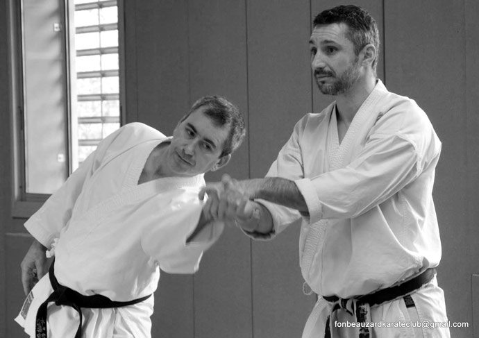 lionel froidure enseigne un kote gaeshi en karate